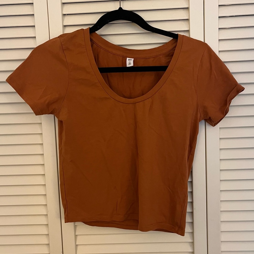 BP orange tee.